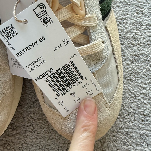 Adidas Retropy E5 in the "Aluminium Dark Green" - Picture 5 of 7